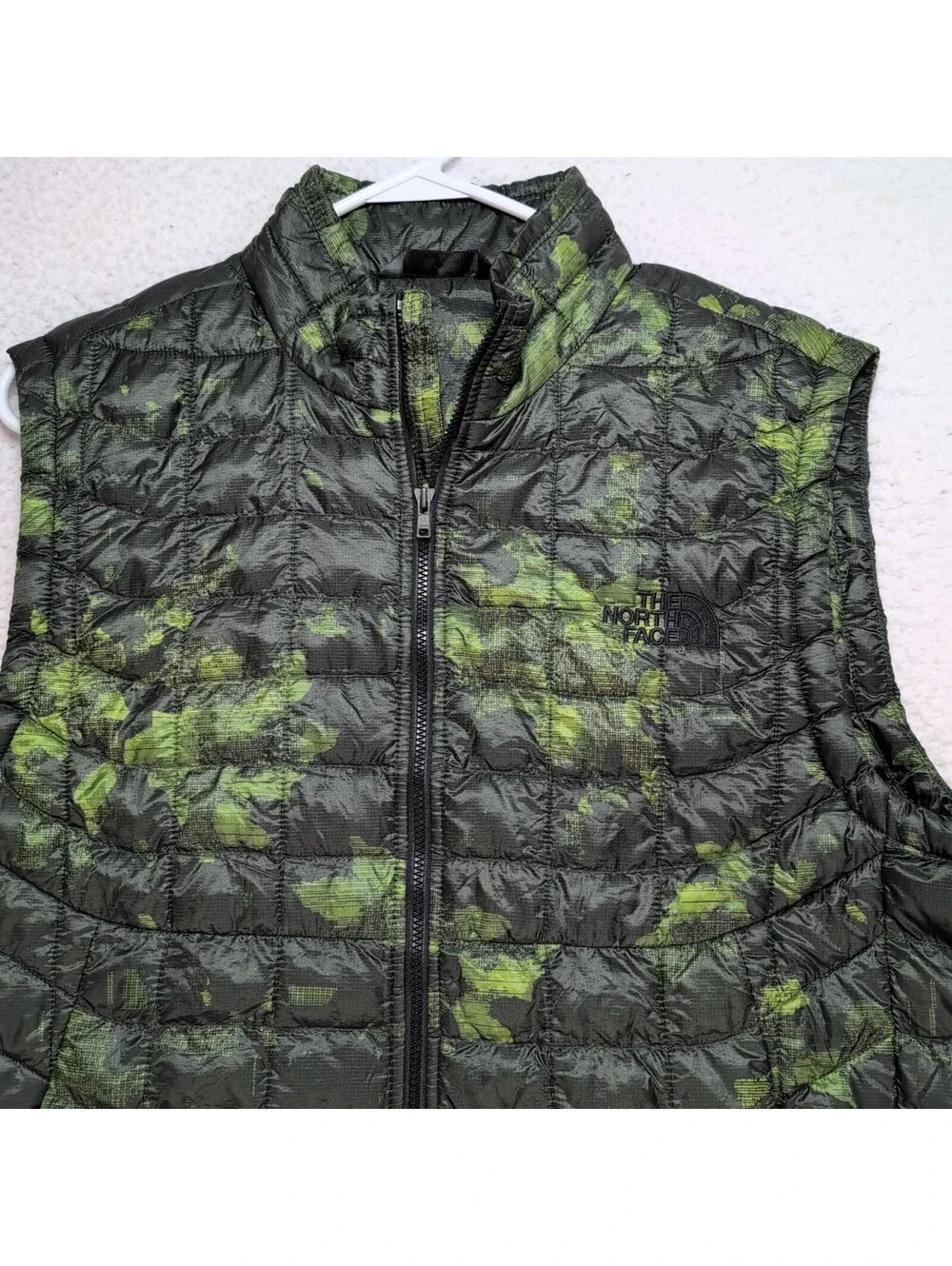 The North Face Camo ThermoBall Insulated Vest Men's Small Green Full Zip